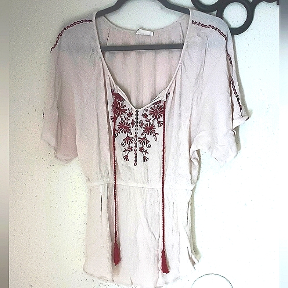 🍀Altar'd State Cream w/Maroon Embroidered Flowers (L)